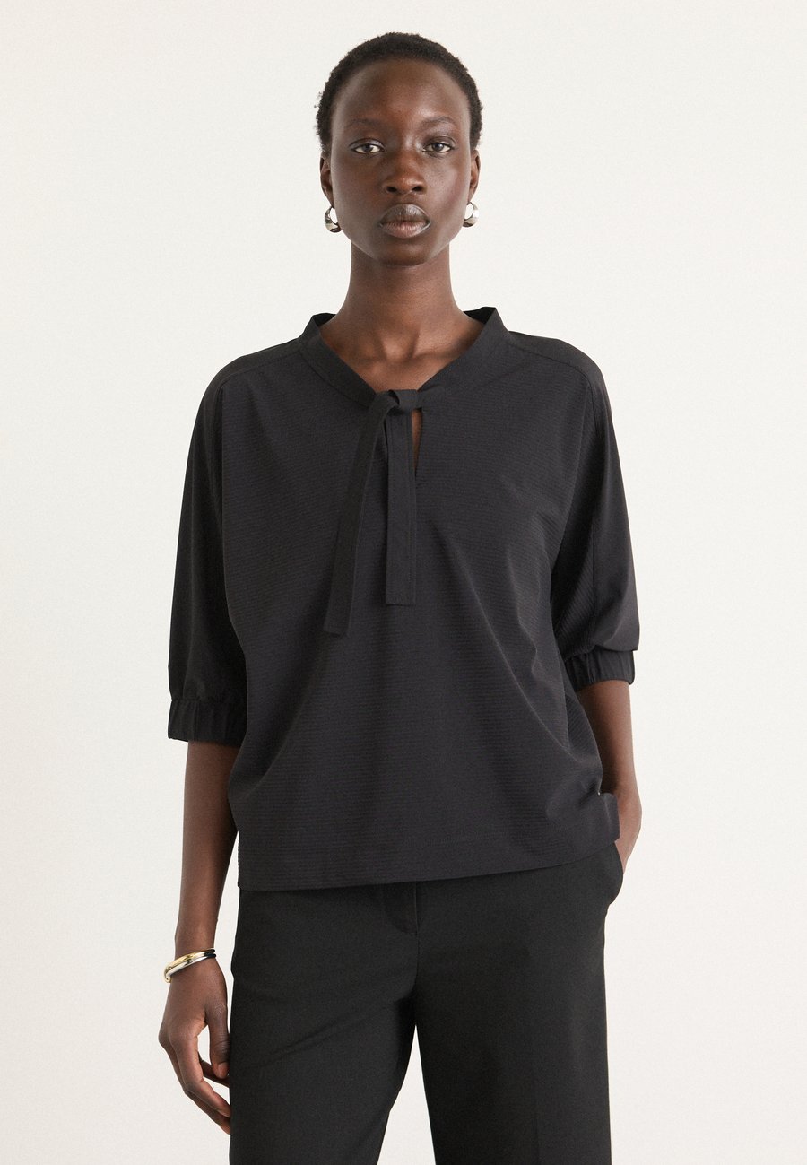 Толстовка Marc Cain Sweatshirt, Black
Толстовка Marc Cain Sweatshirt, Black