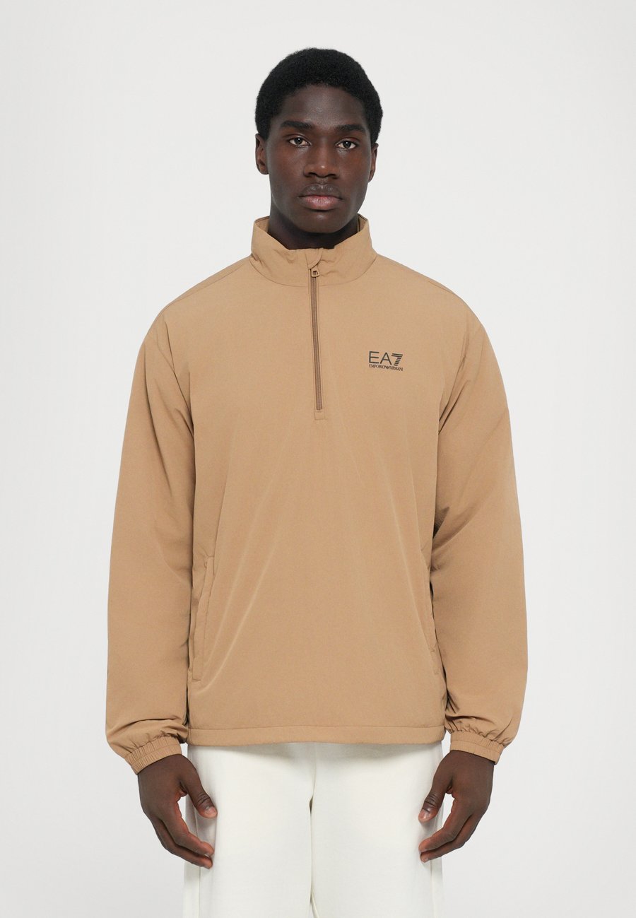 Куртка EA7 Emporio Armani TRAIN CORE , Tigers Eye/Sand
Куртка EA7 Emporio Armani TRAIN CORE , Tigers Eye/Sand