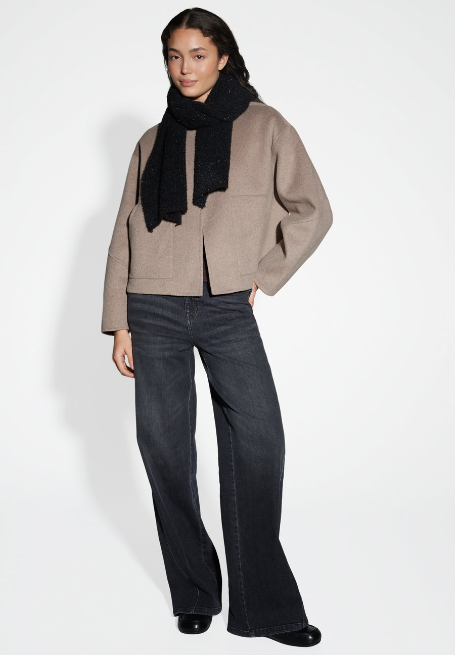 Шарф OPUS SUBTLE SHINE, Black
Шарф OPUS SUBTLE SHINE, Black