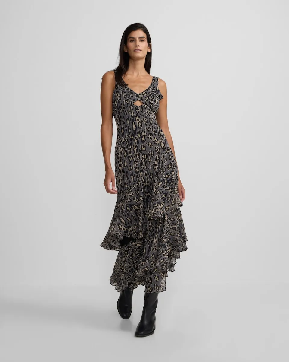 Длинное платье с анималистичным синим принтом Silbon
Длинное платье с анималистичным синим принтом Silbon