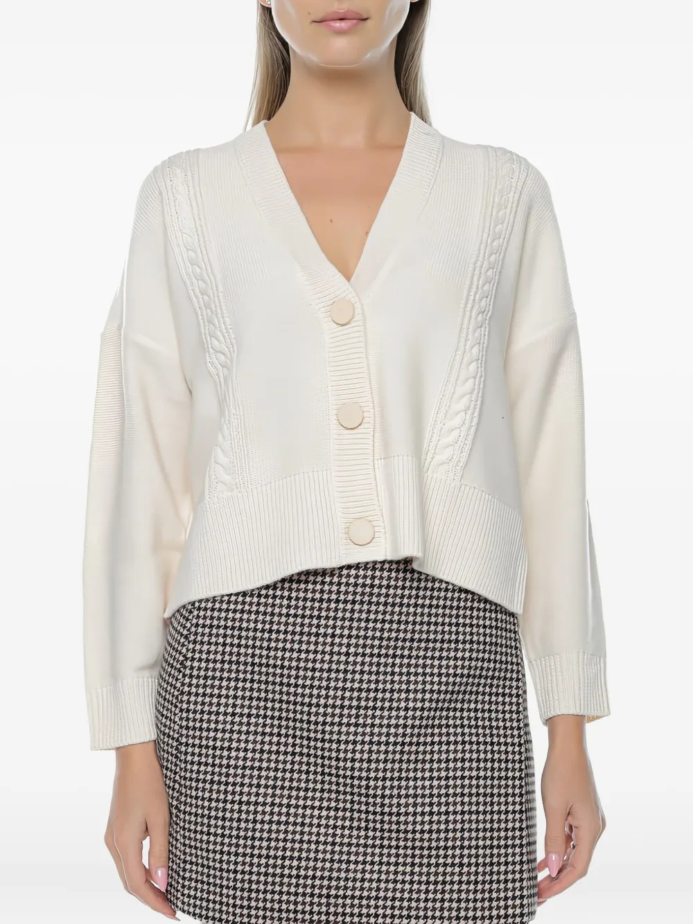 Кардиган на пуговицах с кабельной вязкой Armani Exchange, белый
Кардиган на пуговицах с кабельной вязкой Armani Exchange, белый