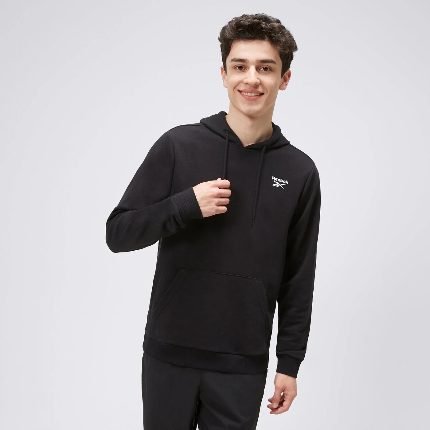 Худи Reebok с капюшоном, черный
Худи Reebok с капюшоном, черный