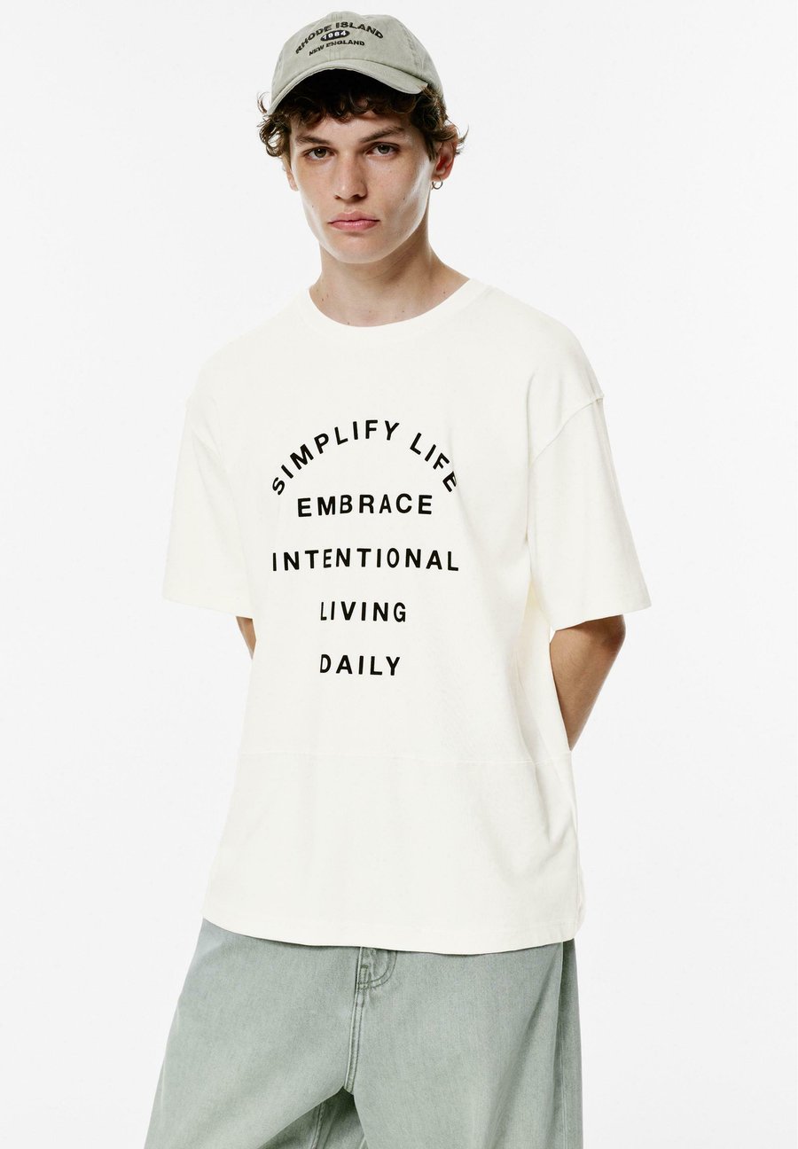 Футболка PULL&BEAR SHORT SLEEVE WITH SLOGAN, White, Белый, Футболка PULL&BEAR SHORT SLEEVE WITH SLOGAN, White
Футболка PULL&BEAR SHORT SLEEVE WITH SLOGAN, White, Белый, Футболка PULL&BEAR SHORT SLEEVE WITH SLOGAN, White