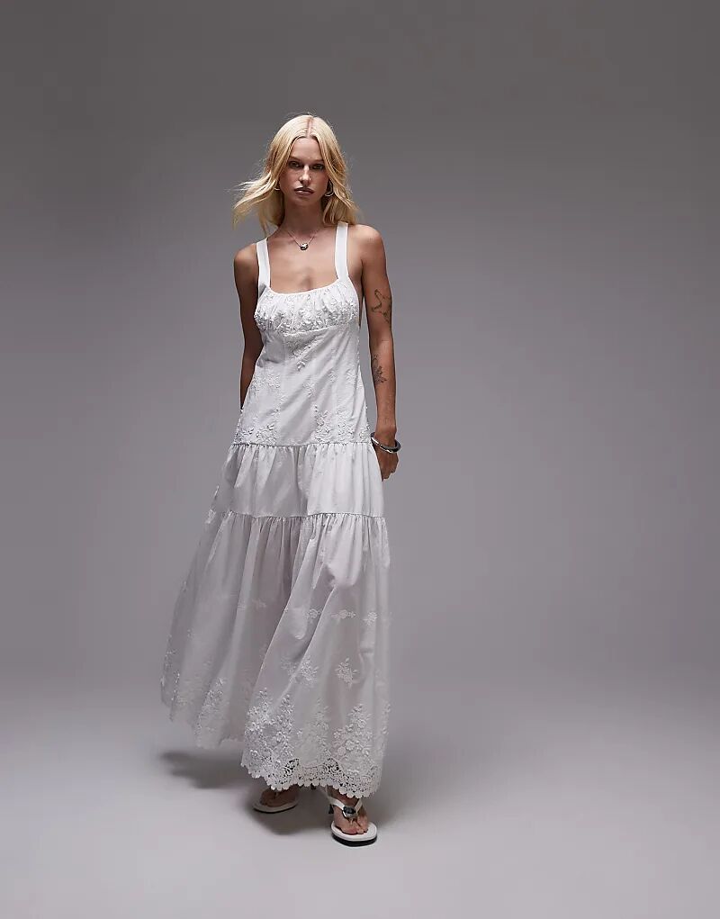 Платье миди WeWoreWhat с баской и сборками на чашке цвета слоновой кости
Платье миди WeWoreWhat с баской и сборками на чашке цвета слоновой кости