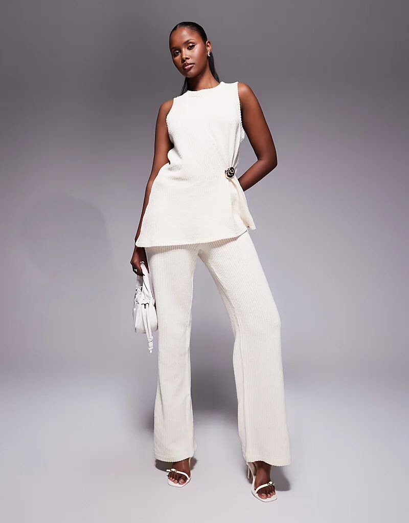 Широкие фактурные брюки River Island кремового цвета
Широкие фактурные брюки River Island кремового цвета