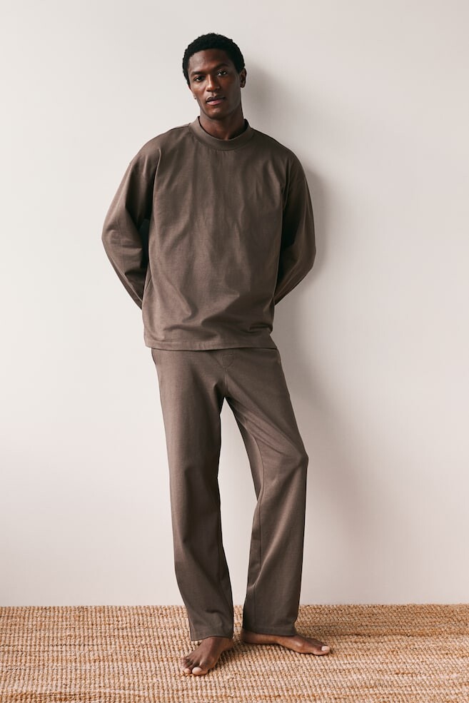Рубашка и брюки для сна H&M, коричневый
Рубашка и брюки для сна H&M, коричневый