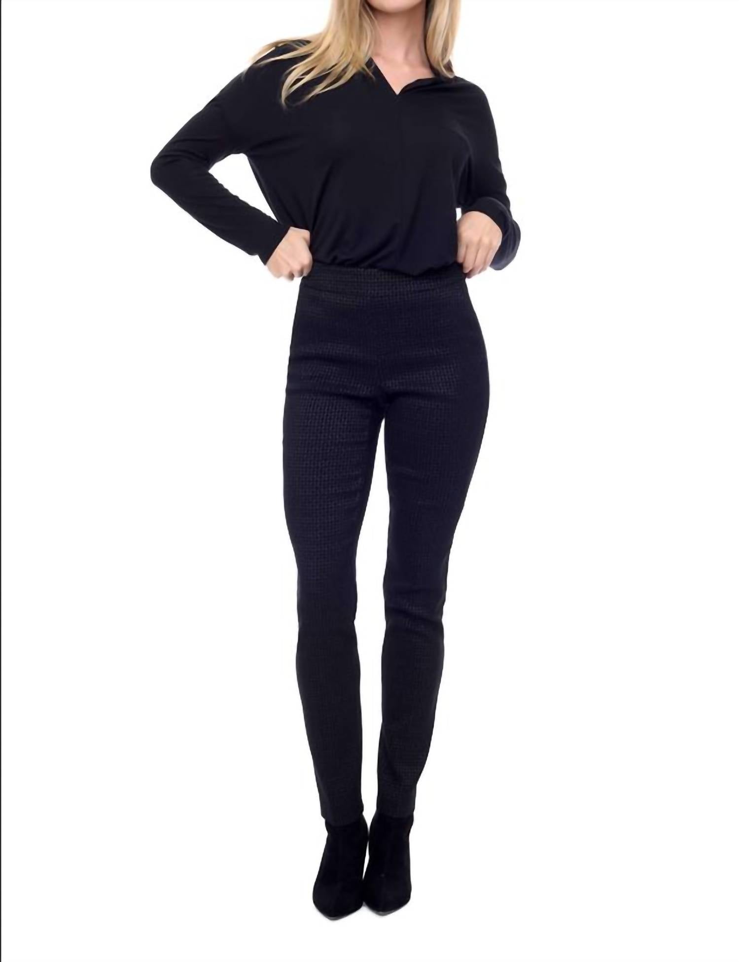 Длинные брюки Twinkle Techno черного/серого цвета с принтом Twinkle up!
Длинные брюки Twinkle Techno черного/серого цвета с принтом Twinkle up!