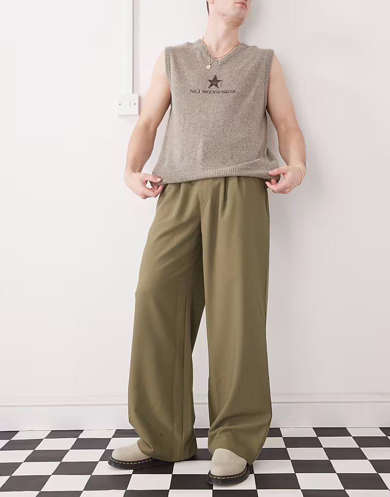 COLLUSION свободные широкие брюки строгого кроя цвета хаки
COLLUSION свободные широкие брюки строгого кроя цвета хаки