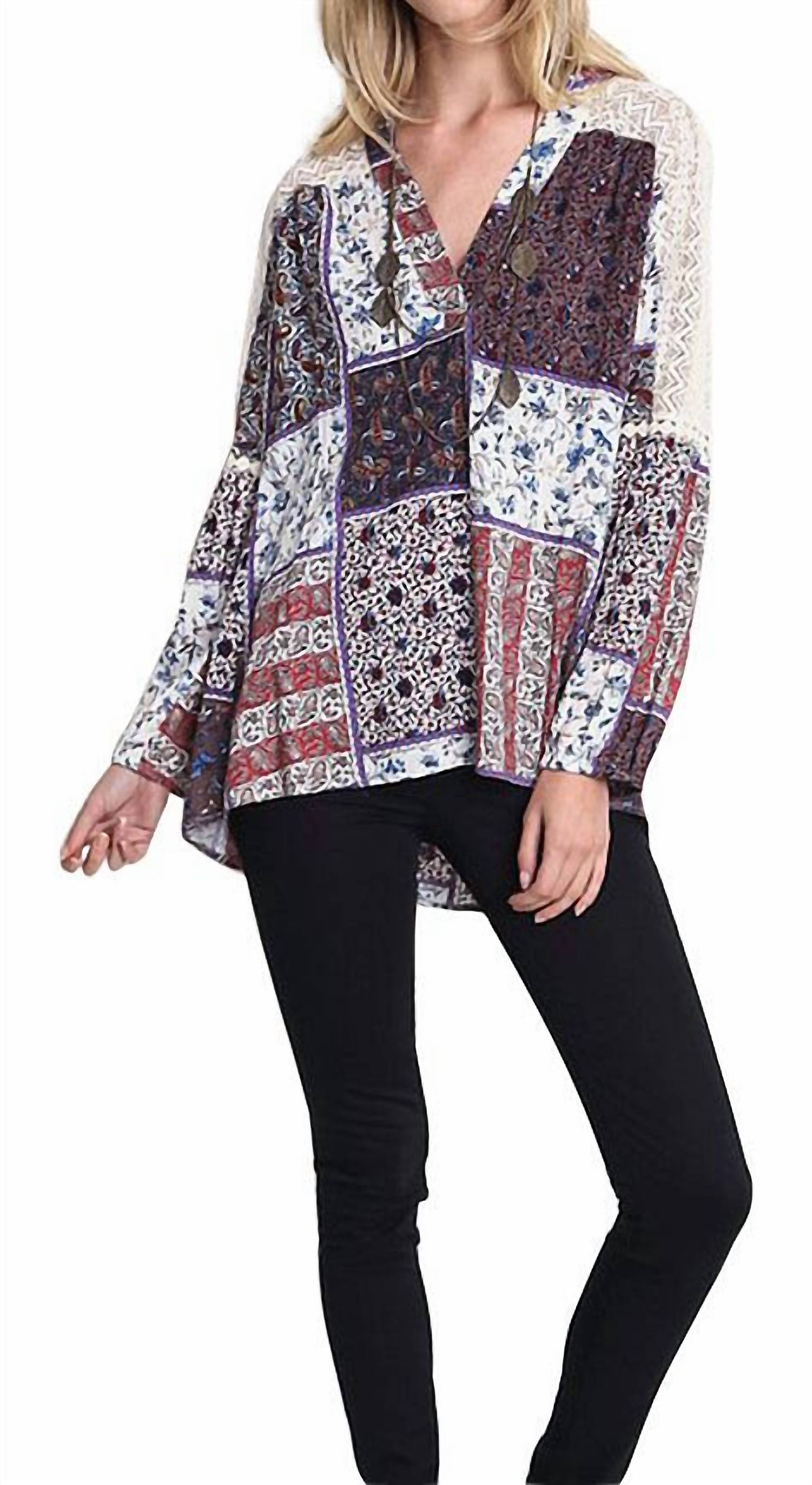 Голубая блузка с цветочным кружевом и пэчворком Umgee
Голубая блузка с цветочным кружевом и пэчворком Umgee