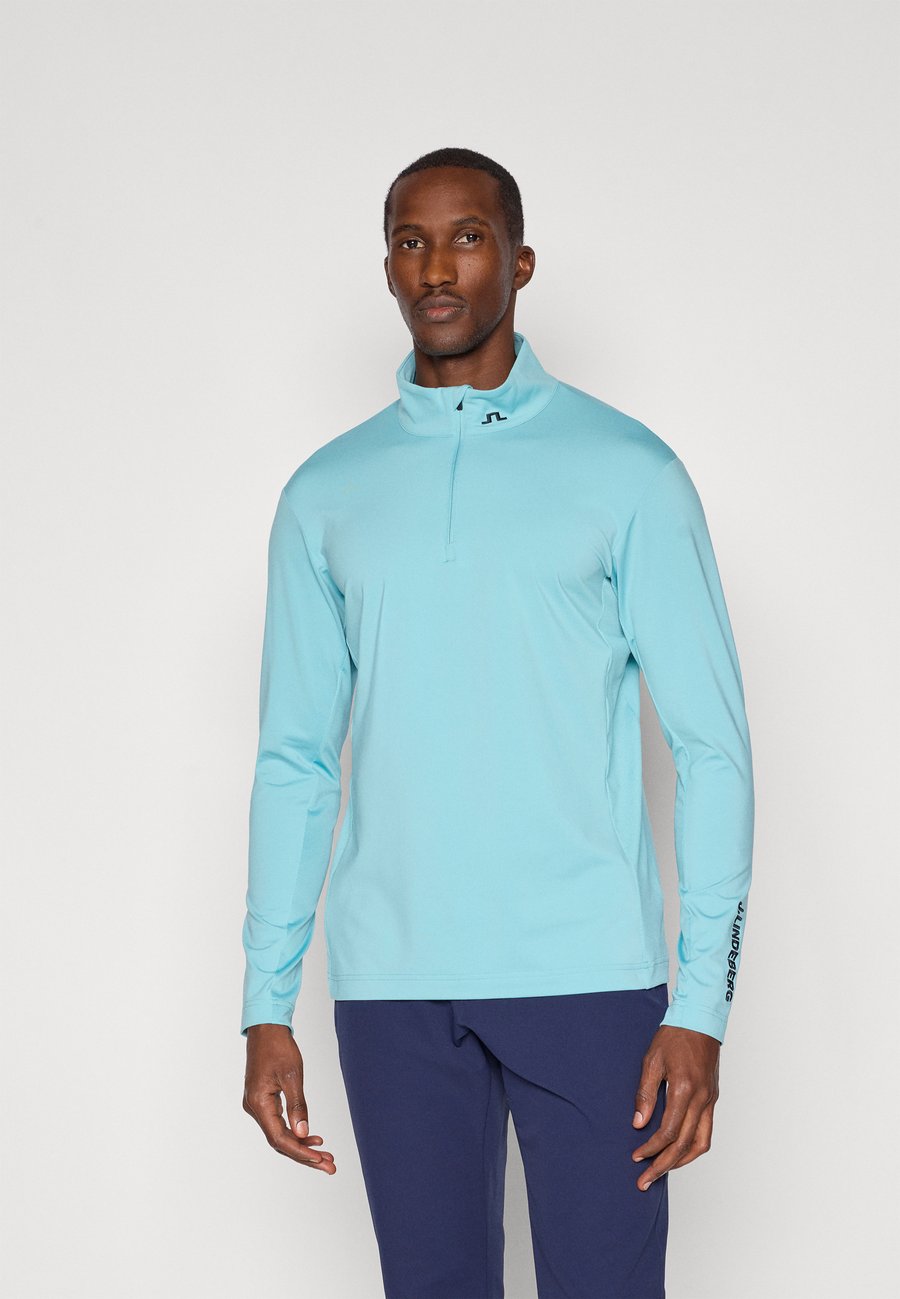 Топ J.LINDEBERG Sports TOUR TECH MID LAYER, Stillwater/Light Blue
Топ J.LINDEBERG Sports TOUR TECH MID LAYER, Stillwater/Light Blue