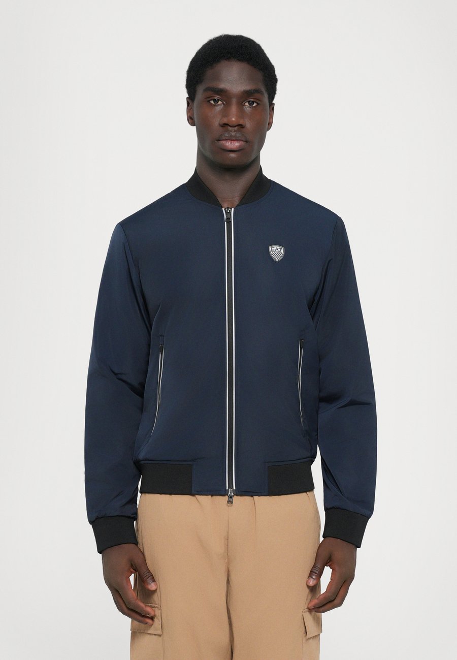 Куртка EA7 Emporio Armani TRAIN PREMIUM JACKET, Blue/Dark Blue
Куртка EA7 Emporio Armani TRAIN PREMIUM JACKET, Blue/Dark Blue