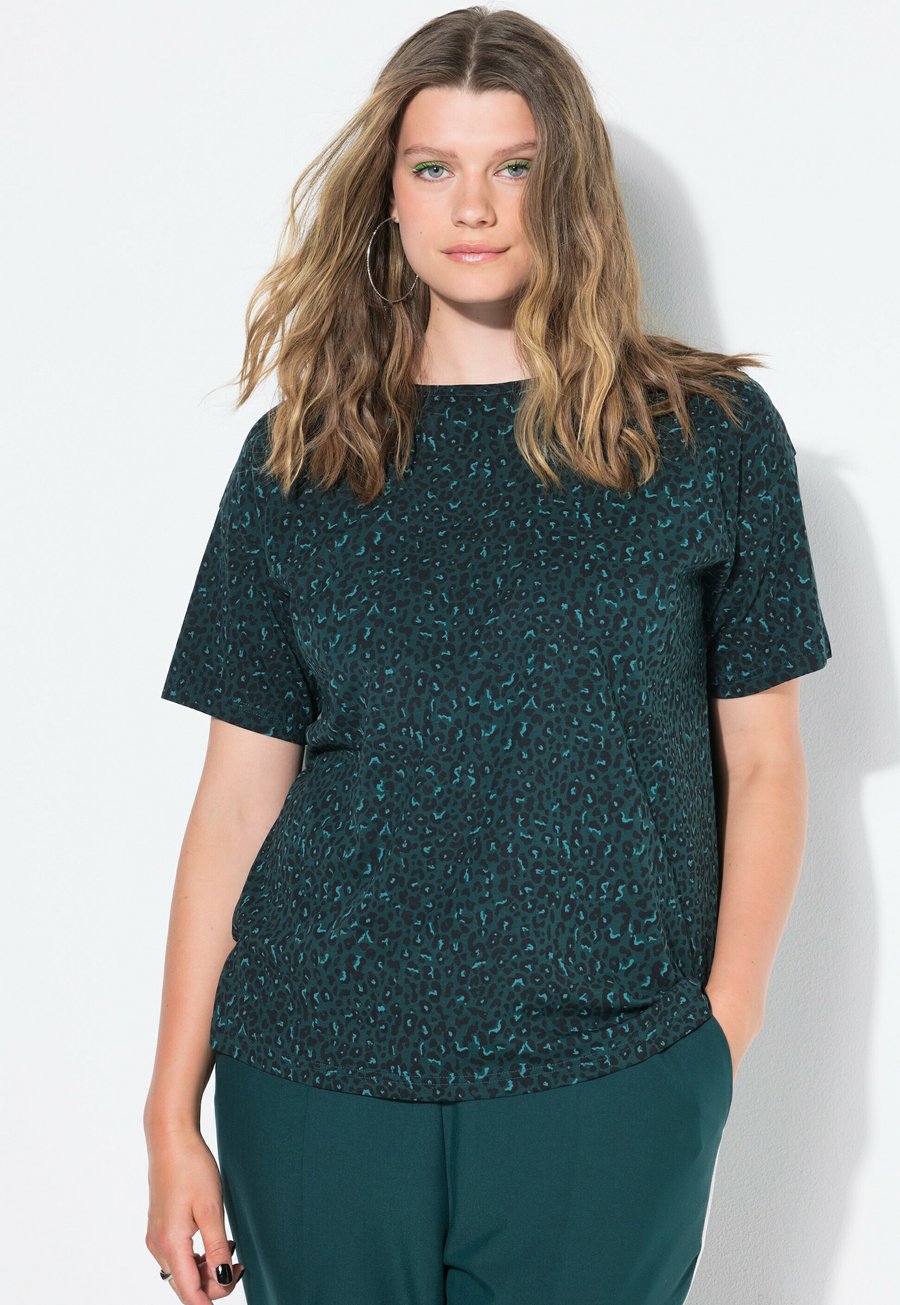 Футболка Studio Untold Print T-shirt, Midnight Green/Dark Green, Зеленый, Футболка Studio Untold Print T-shirt, Midnight Green/Dark Green
Футболка Studio Untold Print T-shirt, Midnight Green/Dark Green, Зеленый, Футболка Studio Untold Print T-shirt, Midnight Green/Dark Green