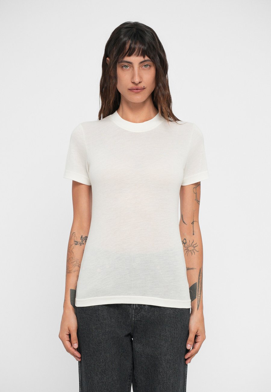Футболка Filippa K TEE, Winter White/Off-White
Футболка Filippa K TEE, Winter White/Off-White