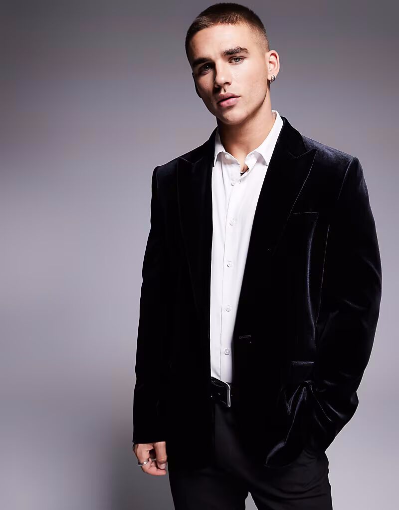 Приталенный бархатный блейзер ASOS DESIGN черного цвета
Приталенный бархатный блейзер ASOS DESIGN черного цвета