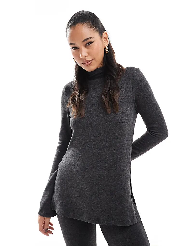 Смешивай и сочетай супермягкий топ с боковыми разрезами черного меланжа Vero Moda
Смешивай и сочетай супермягкий топ с боковыми разрезами черного меланжа Vero Moda