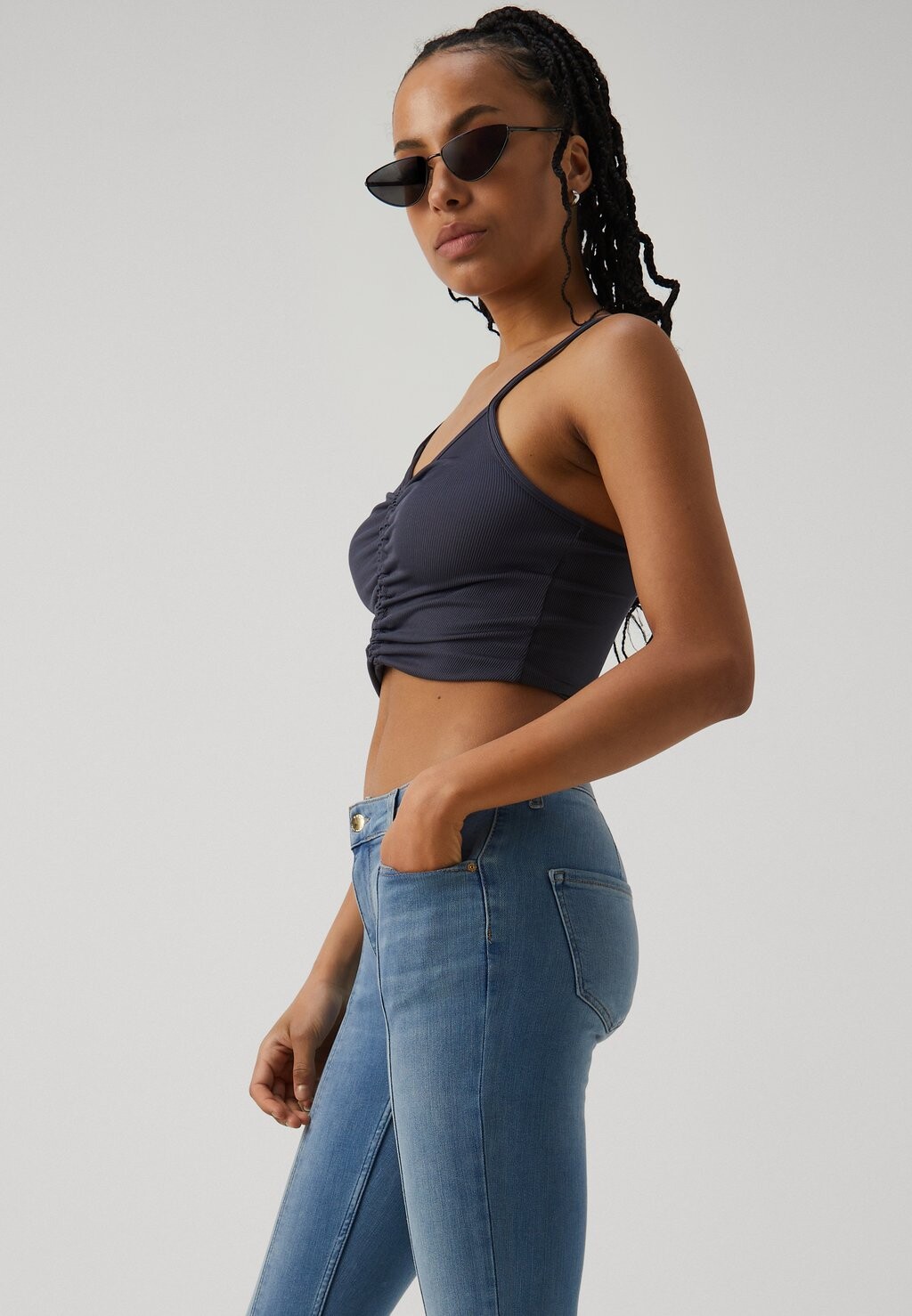 Приталенный фасон ONLY, светло-голубой деним Onlblush Mid Waist Front Pleat
Приталенный фасон ONLY, светло-голубой деним Onlblush Mid Waist Front Pleat