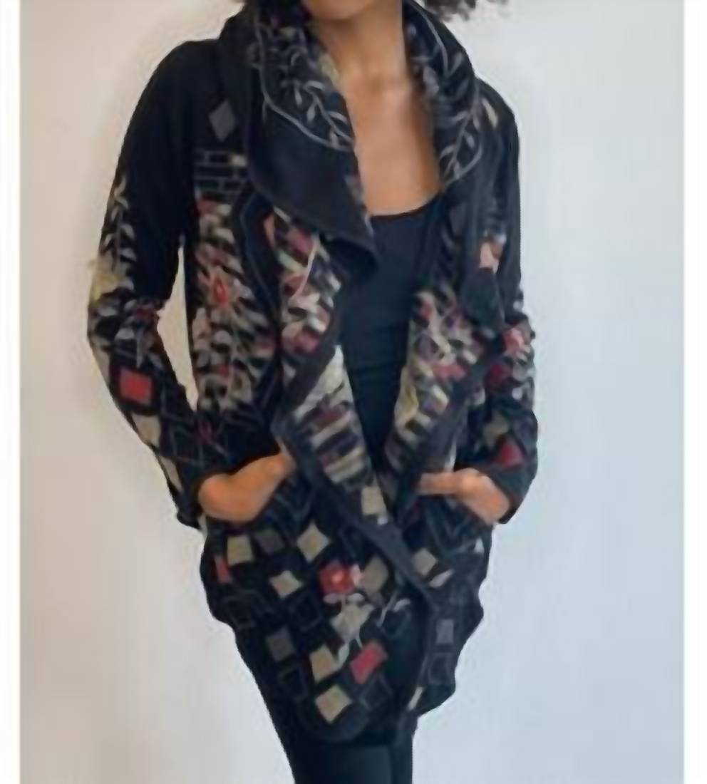 Короткая толстовка с капюшоном Lisry черного цвета Johnny Was
Короткая толстовка с капюшоном Lisry черного цвета Johnny Was