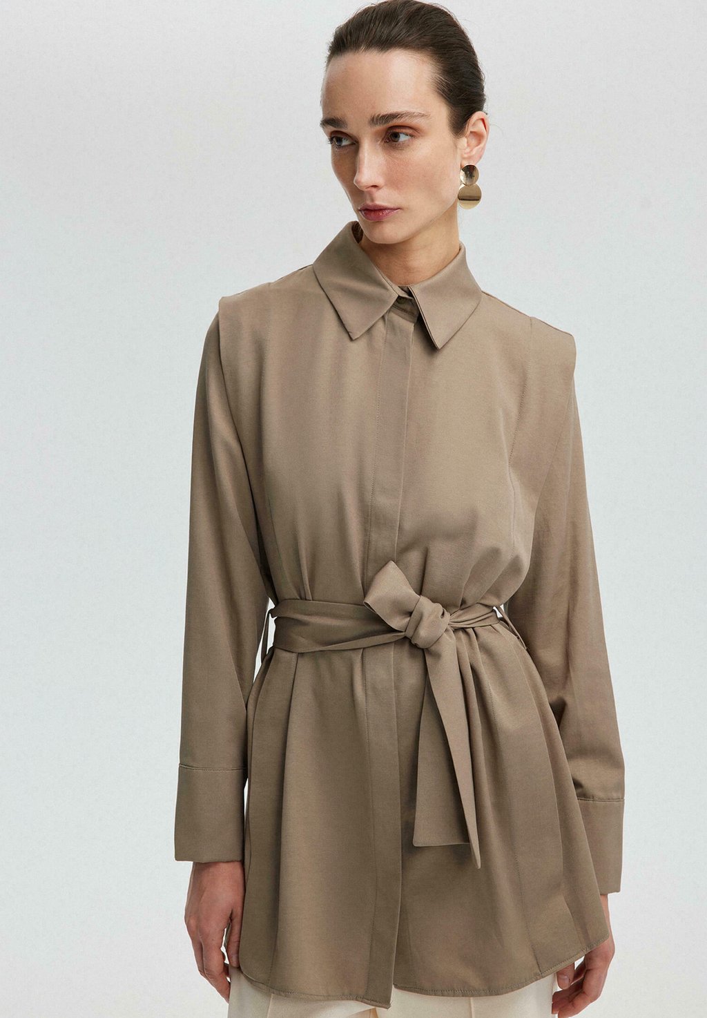 Блузка на пуговицах Touché Privé, песочный
Блузка на пуговицах Touché Privé, песочный