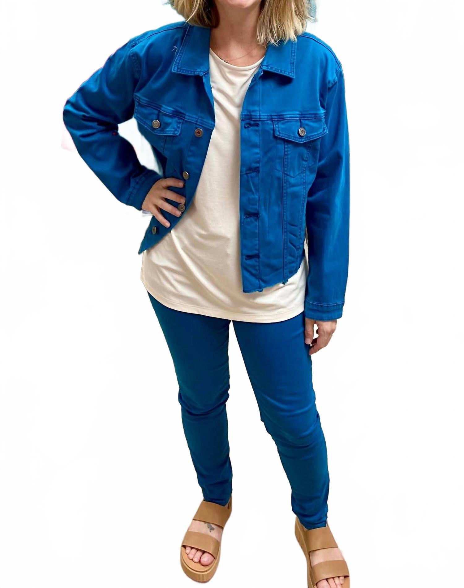 Джинсовая куртка с длинным рукавом в синем цвете GG Jeans
Джинсовая куртка с длинным рукавом в синем цвете GG Jeans