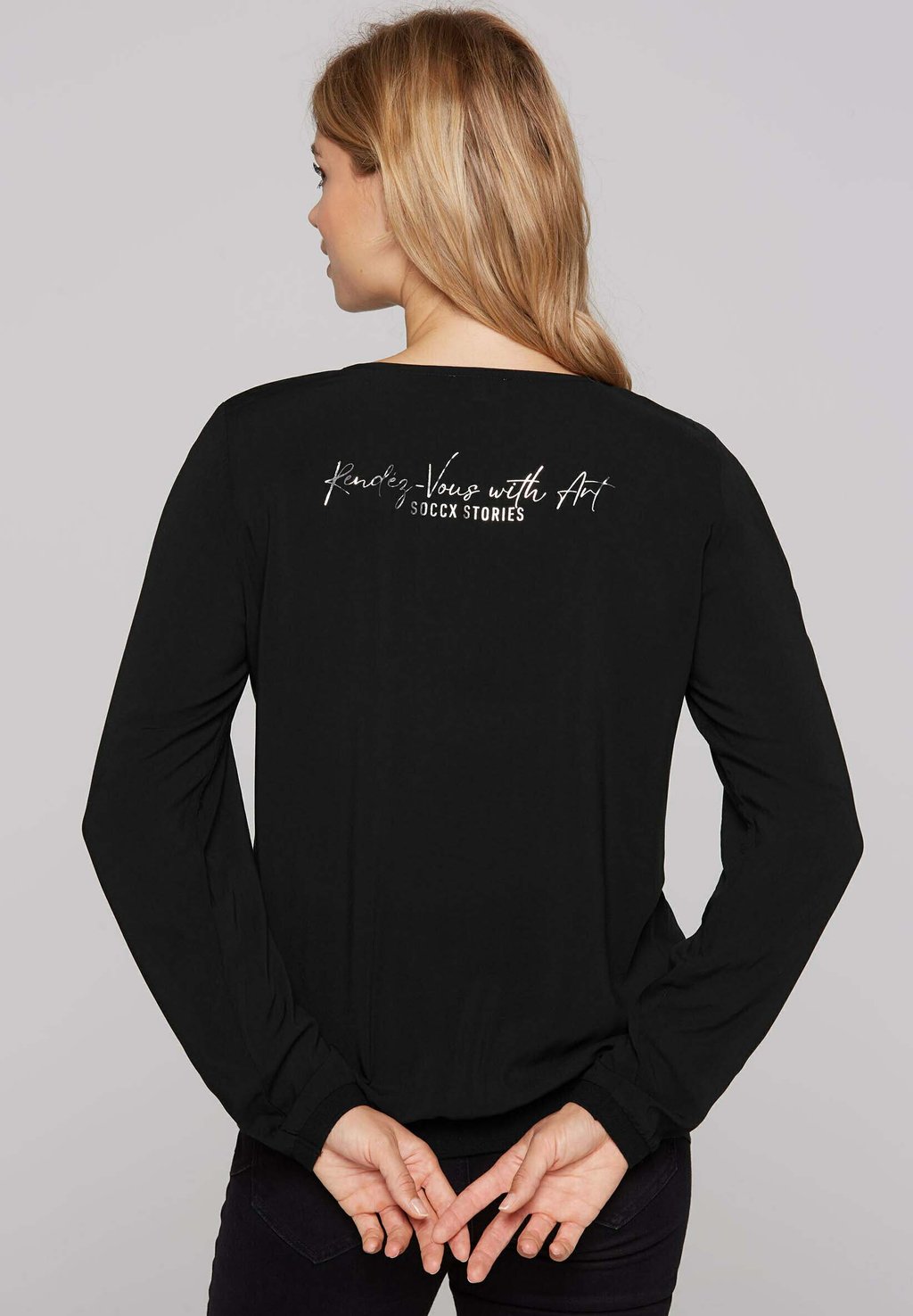 Блуза MIT ELASTISCHEN BÜNDCHEN Soccx, черный
Блуза MIT ELASTISCHEN BÜNDCHEN Soccx, черный