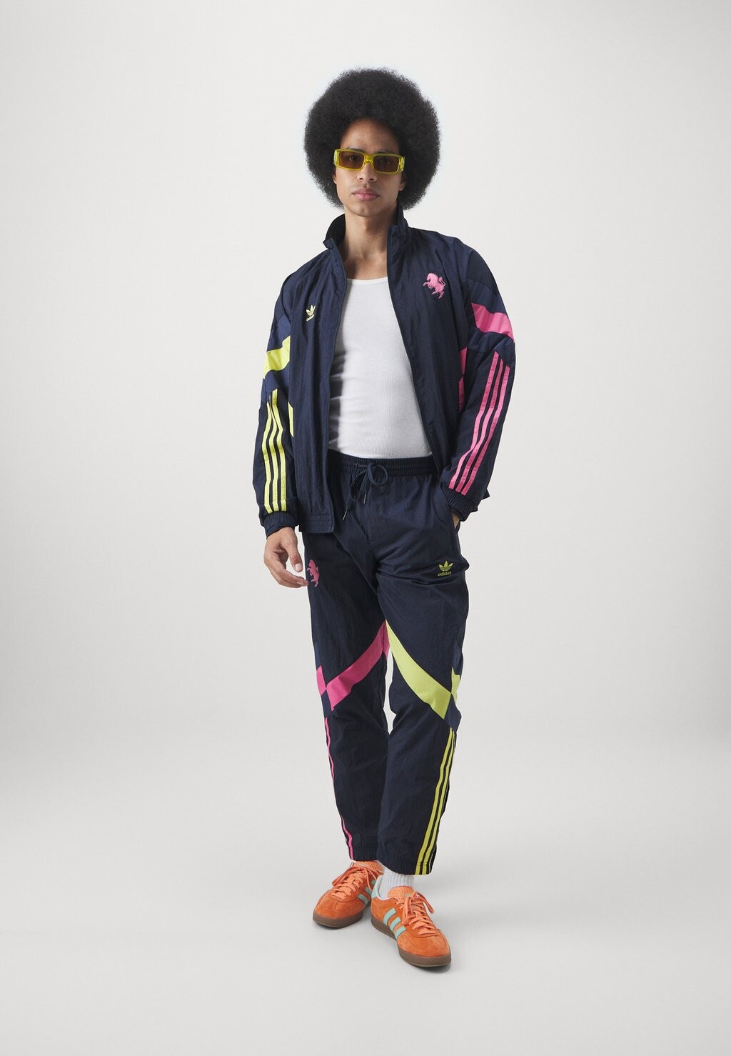 Клубная одежда JUVENTUS TURIN TRACK adidas Originals, темно-синий
Клубная одежда JUVENTUS TURIN TRACK adidas Originals, темно-синий