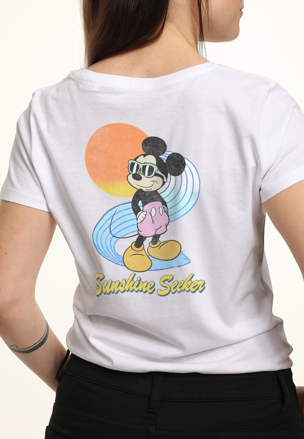 Футболка с принтом MICKEY CLASSIC SUNSHINE SEEKER Disney, белый 
Футболка с принтом MICKEY CLASSIC SUNSHINE SEEKER Disney, белый