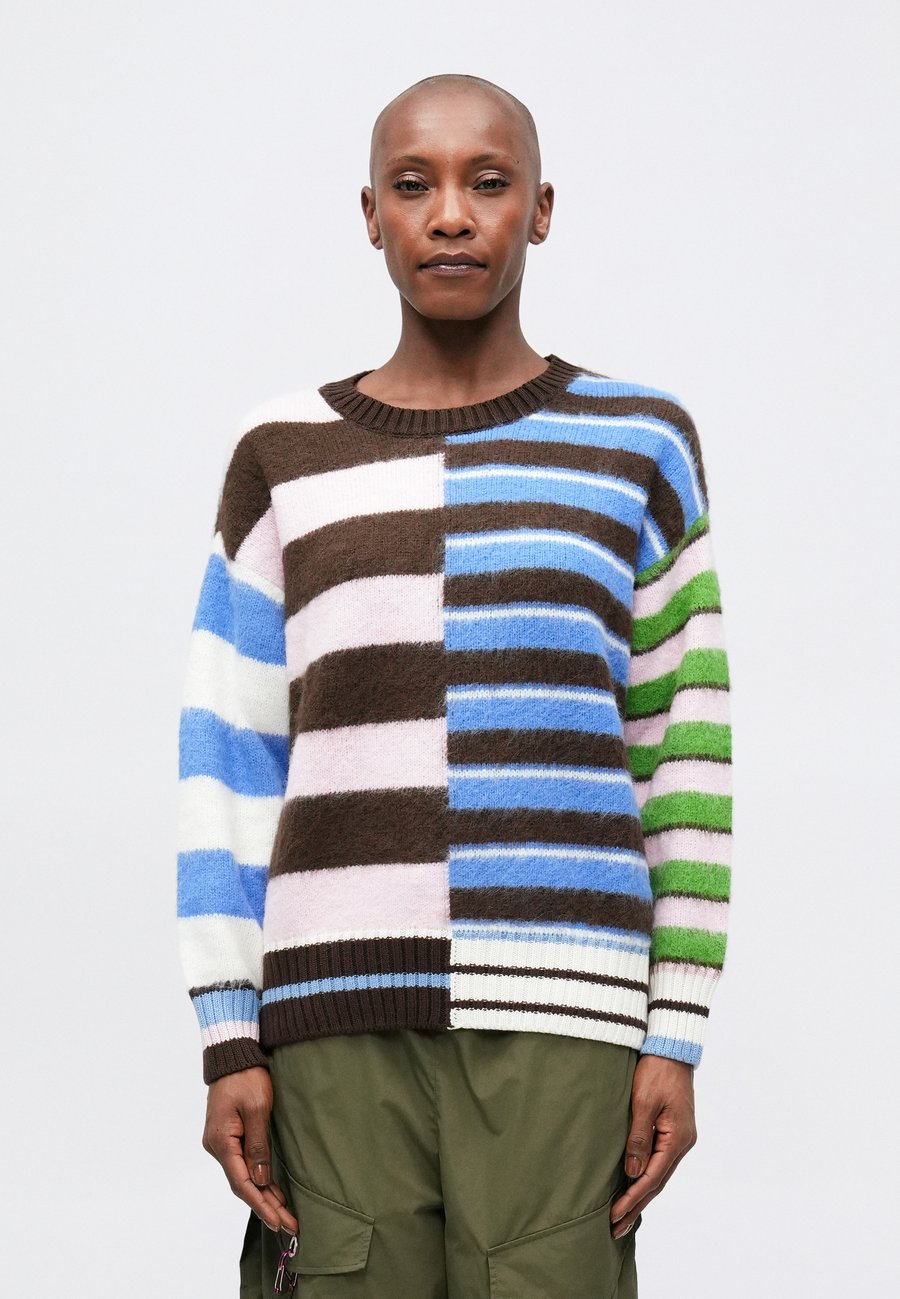 Джемпер Stine Goya CREW NECK SWEATER, Multi Coloured/Multi-Coloured
Джемпер Stine Goya CREW NECK SWEATER, Multi Coloured/Multi-Coloured