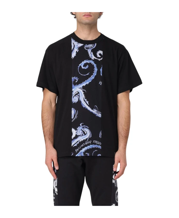 Футболка с коротким рукавом и вихревым узором Versace Jeans Couture, черный
Футболка с коротким рукавом и вихревым узором Versace Jeans Couture, черный