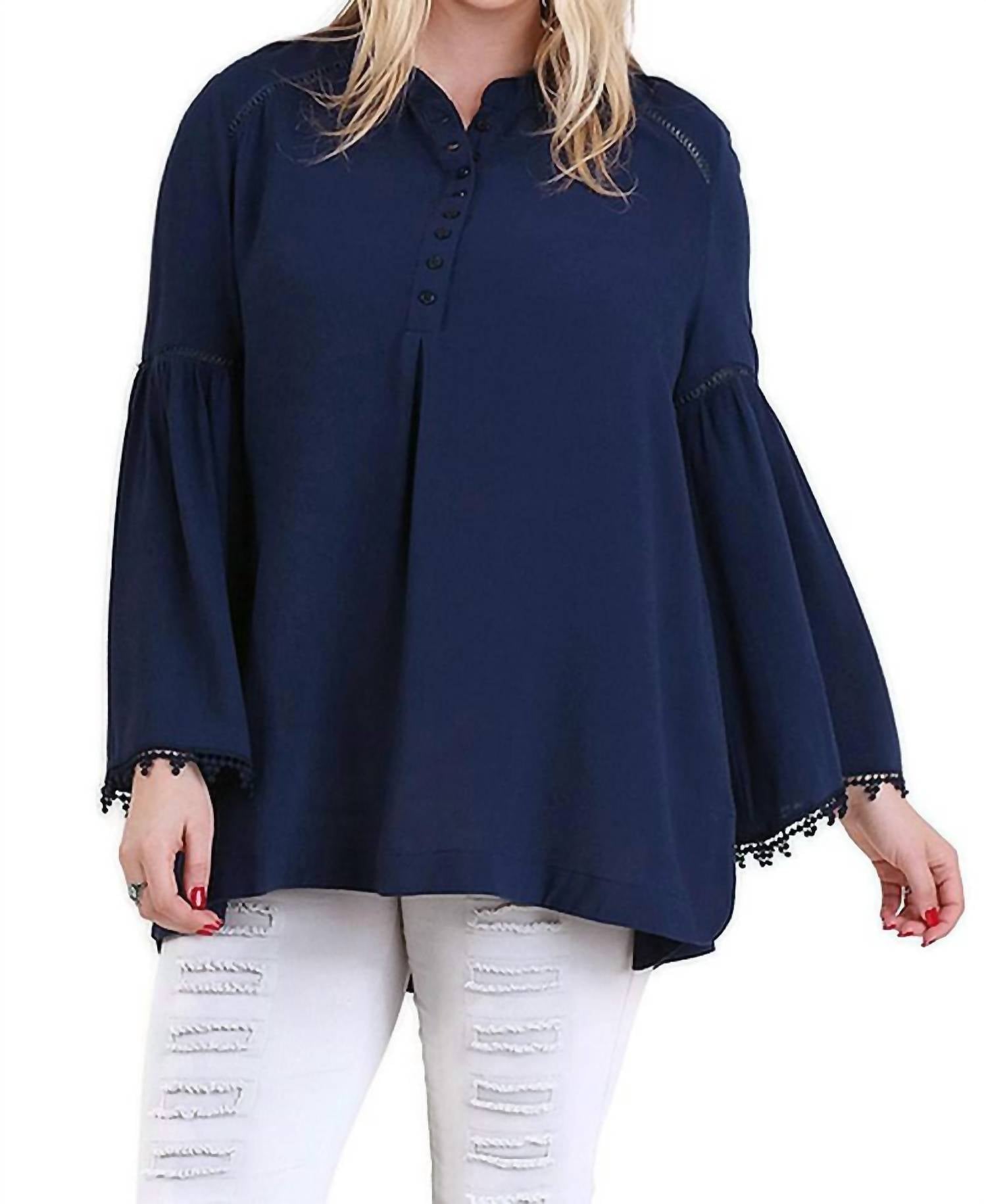 Блузка с рукавами-трубами в цвете navy Umgee
Блузка с рукавами-трубами в цвете navy Umgee