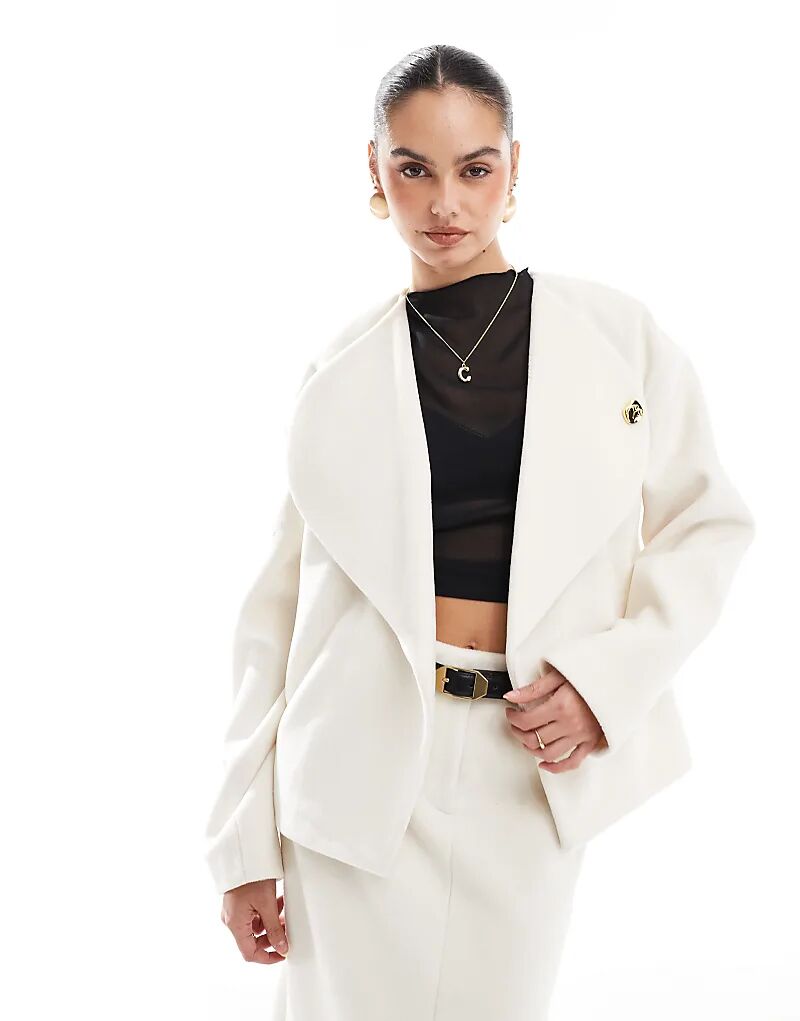 Пиджак 4th & Reckless С широкими лацканами и золотыми пуговицами в кремовом цвете
Пиджак 4th & Reckless С широкими лацканами и золотыми пуговицами в кремовом цвете