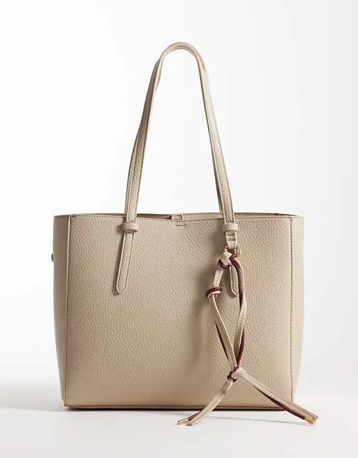 Текстурированная сумка-тоут с несколькими отделениями и съемной подвеской ASOS DESIGN из камня
Текстурированная сумка-тоут с несколькими отделениями и съемной подвеской ASOS DESIGN из камня