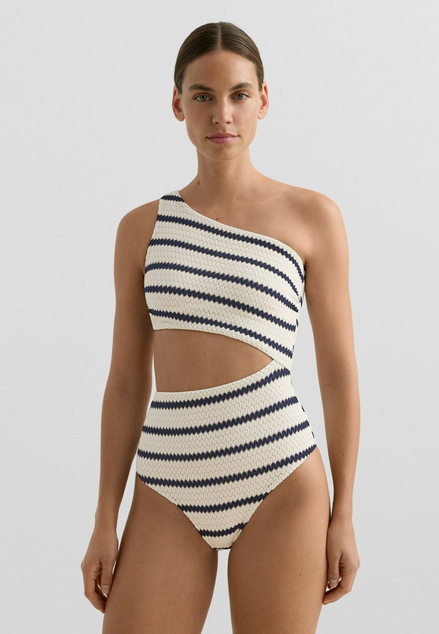 Купальник OYSHO ASYMMETRIC STRIPED CROCHET, White
Купальник OYSHO ASYMMETRIC STRIPED CROCHET, White