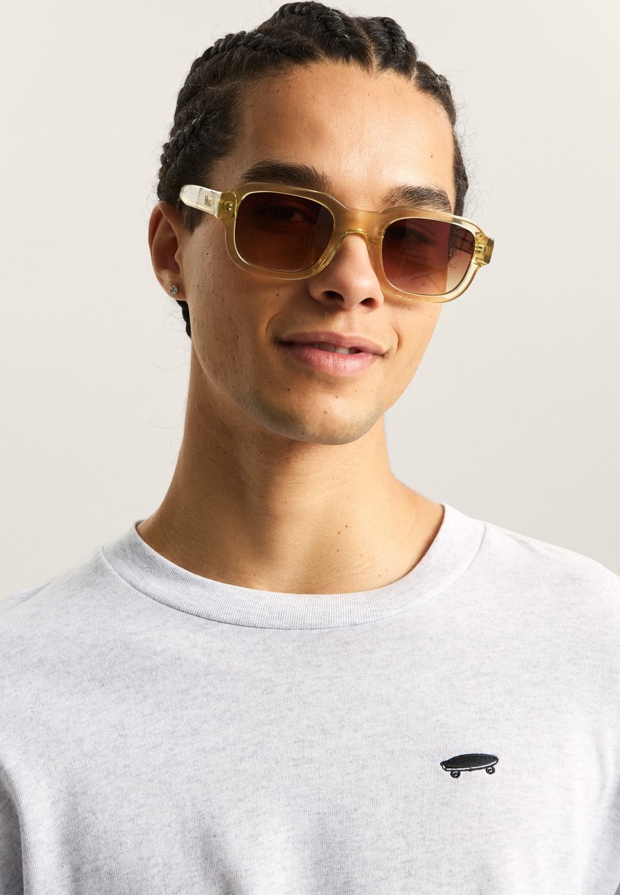 Солнцезащитные очки Vans Sunglasses, Gold-Coloured
Солнцезащитные очки Vans Sunglasses, Gold-Coloured