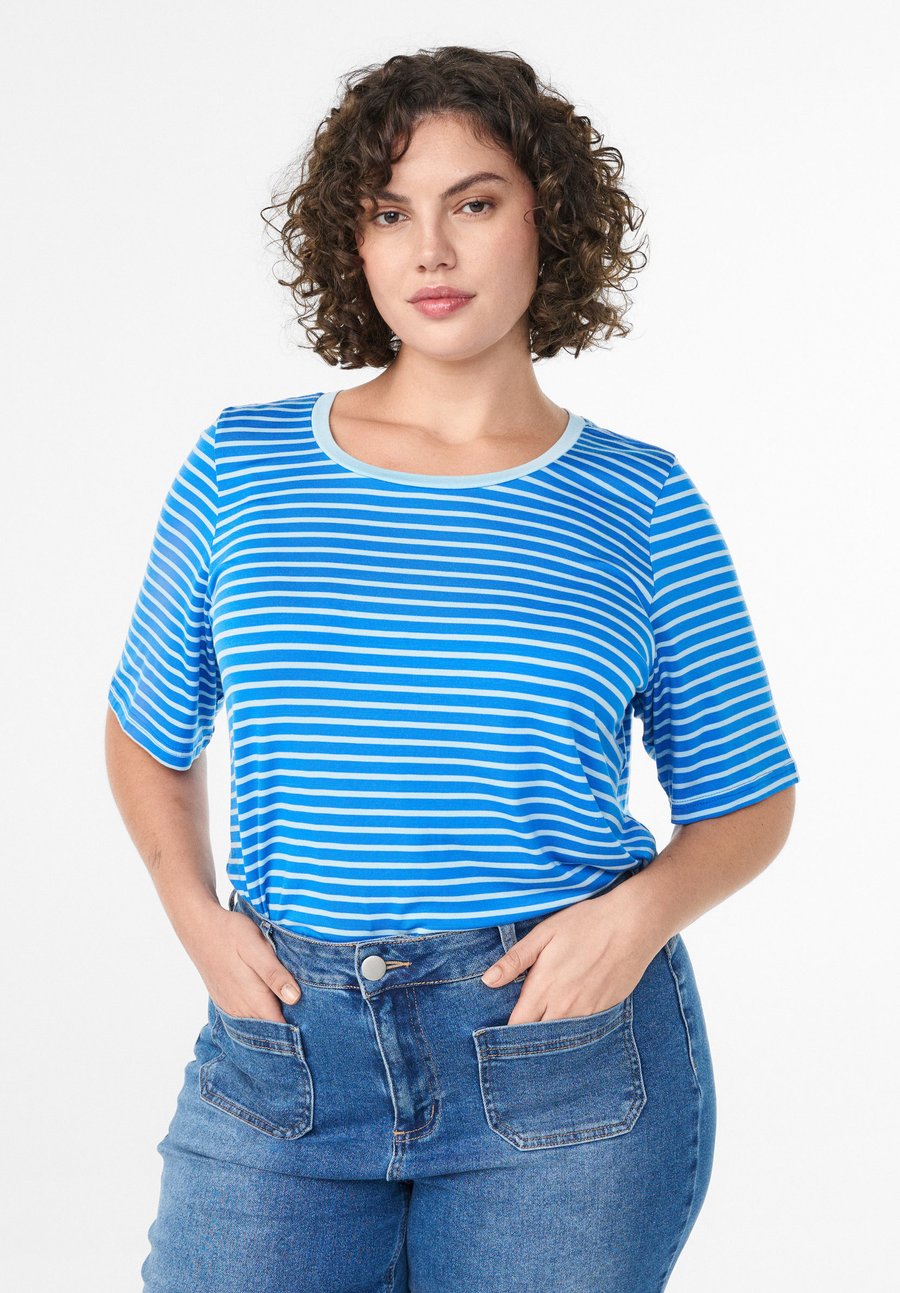 Футболка Zizzi Print T-shirt, Victoria Blue Stripe/Mottled Blue, Синий, Футболка Zizzi Print T-shirt, Victoria Blue Stripe/Mottled Blue
Футболка Zizzi Print T-shirt, Victoria Blue Stripe/Mottled Blue, Синий, Футболка Zizzi Print T-shirt, Victoria Blue Stripe/Mottled Blue