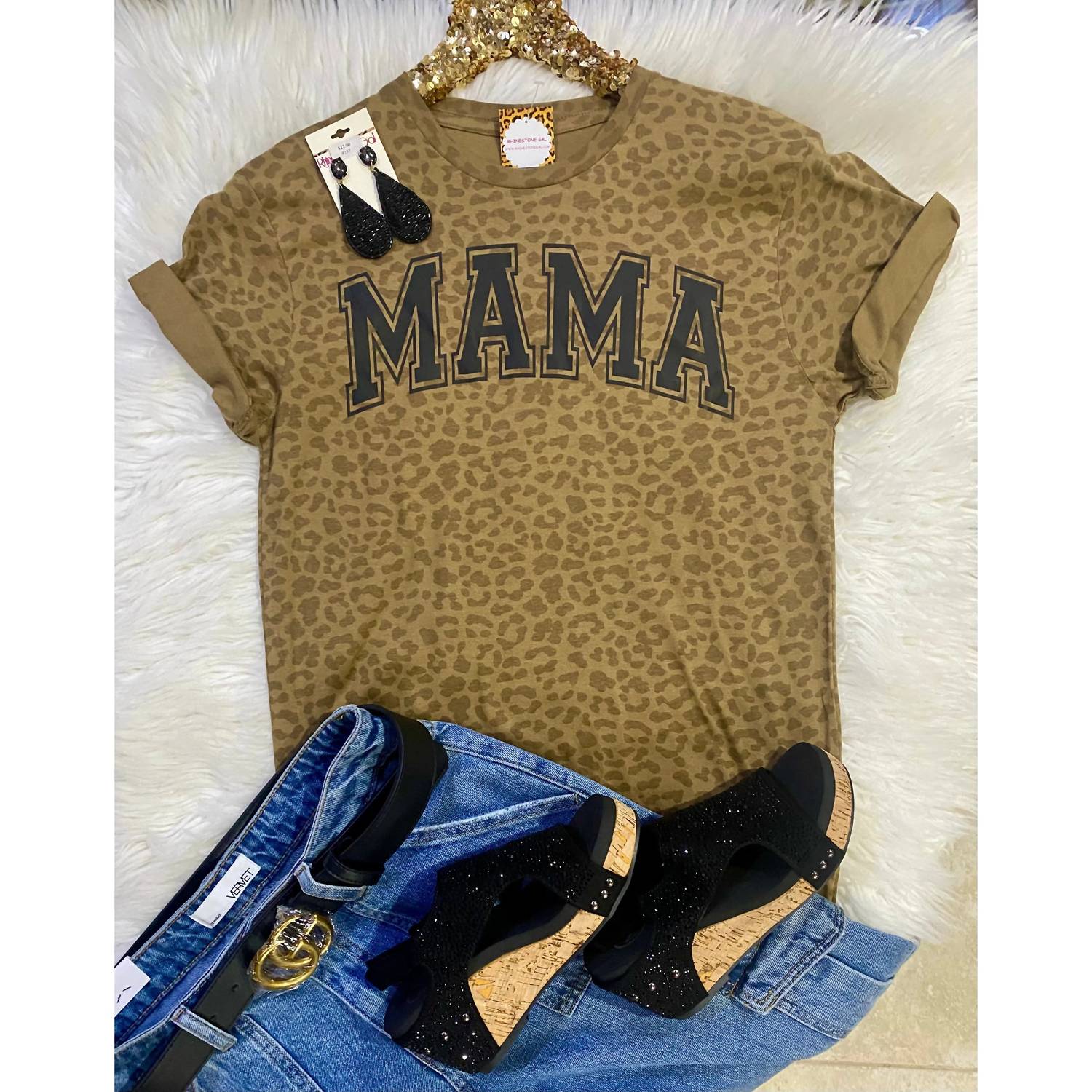 Женская футболка с коротким рукавом Mama Leopard с принтом в мягком бежевом цвете Southern Backroad Tees
Женская футболка с коротким рукавом Mama Leopard с принтом в мягком бежевом цвете Southern Backroad Tees