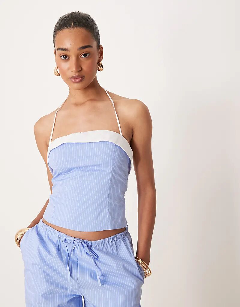 Облегающий топ Nia Cherry Blossom из шамбре синего цвета — часть комплекта
Облегающий топ Nia Cherry Blossom из шамбре синего цвета — часть комплекта