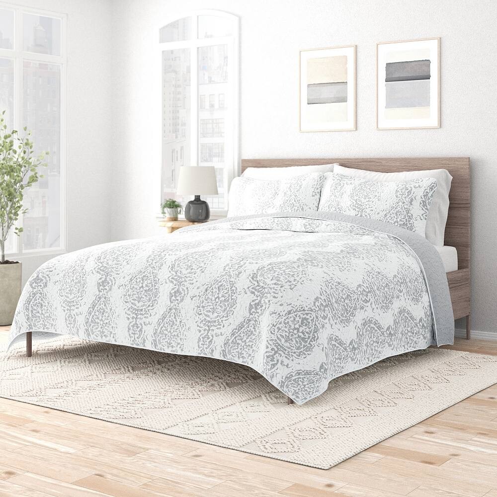 Двусторонний комплект одеял Urban Loft из 3 предметов для кроватей размера «king-size» и «queen-size», цвет Classic Damask Gray
Двусторонний комплект одеял Urban Loft из 3 предметов для кроватей размера «king-size» и «queen-size», цвет Classic Damask Gray