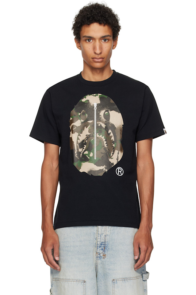 Bape Черная камуфляжная футболка с изображением головы обезьяны и акулы
Bape Черная камуфляжная футболка с изображением головы обезьяны и акулы