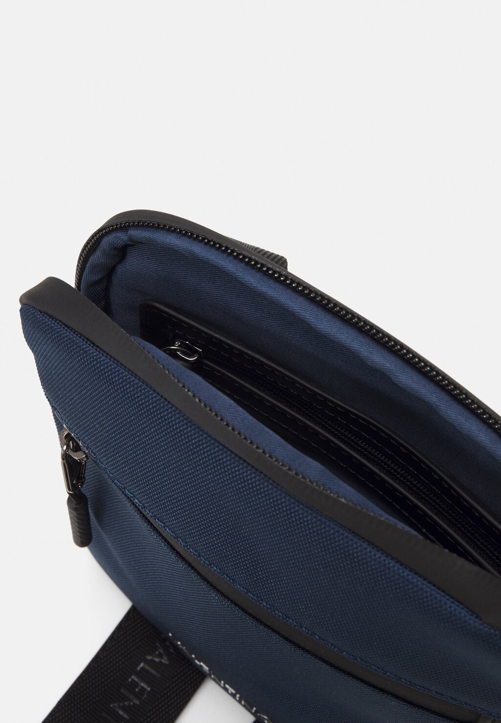 Сумка через плечо TRON UNISEX Valentino Bags, синий
Сумка через плечо TRON UNISEX Valentino Bags, синий