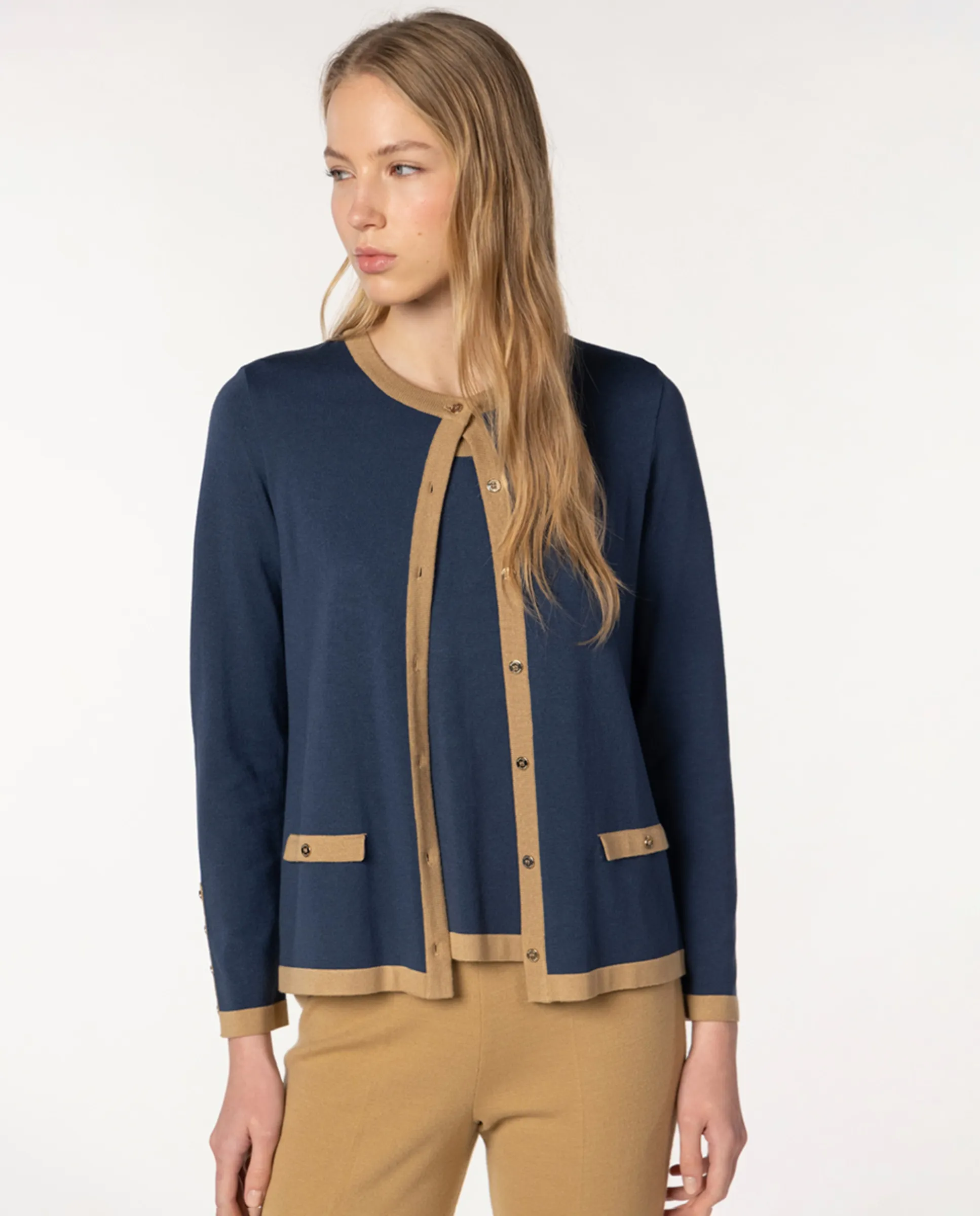 Женский двухцветный вязаный комплект с контрастной отделкой Naulover, синий
Женский двухцветный вязаный комплект с контрастной отделкой Naulover, синий