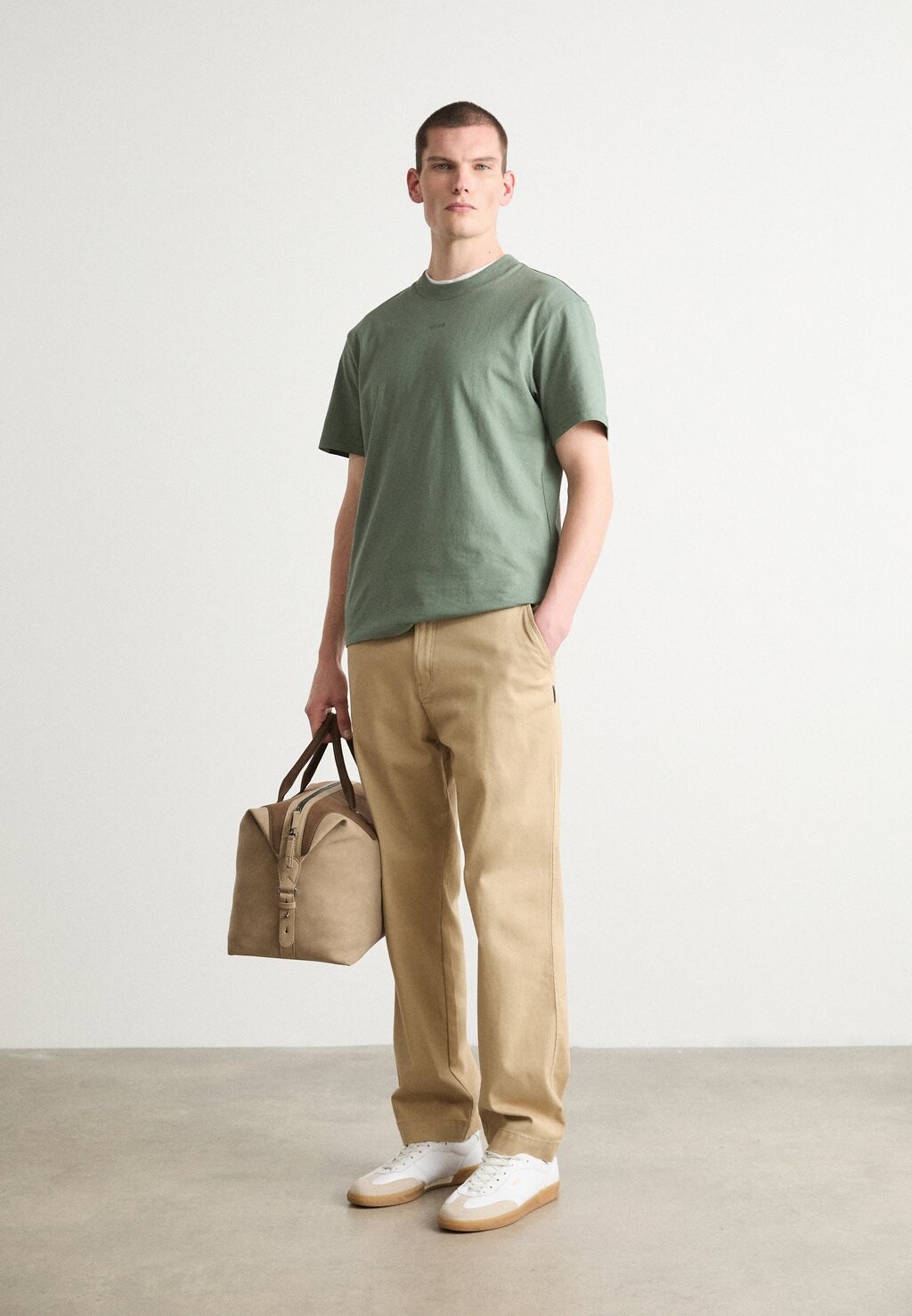 Базовая футболка DAPOLINO HUGO, зеленый
Базовая футболка DAPOLINO HUGO, зеленый