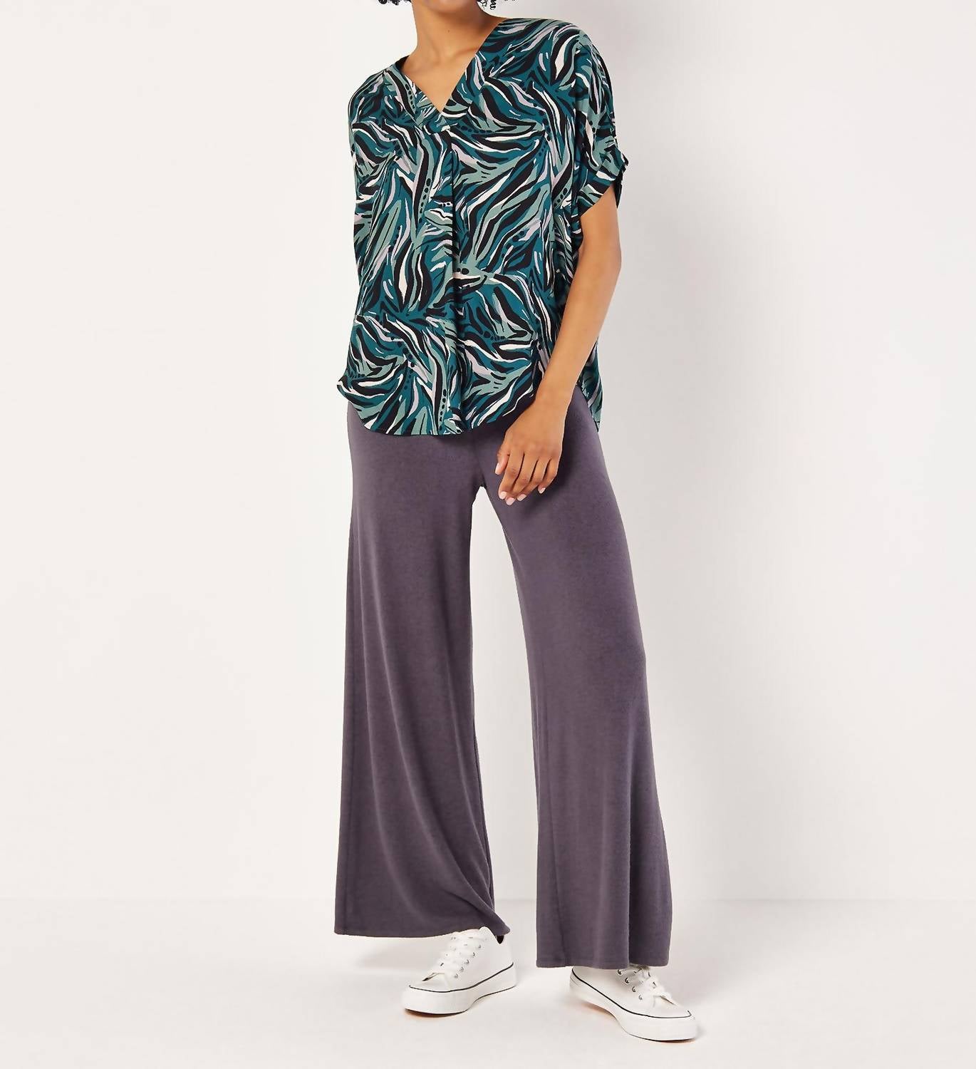 Топ с абстрактным принтом и складками зеленого цвета APRICOT
Топ с абстрактным принтом и складками зеленого цвета APRICOT