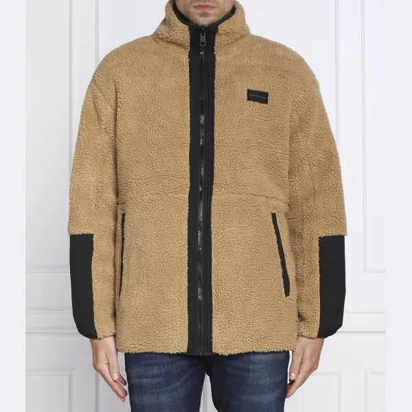 Двусторонняя куртка стандартного кроя из шерпы Calvin Klein, коричневый
Двусторонняя куртка стандартного кроя из шерпы Calvin Klein, коричневый