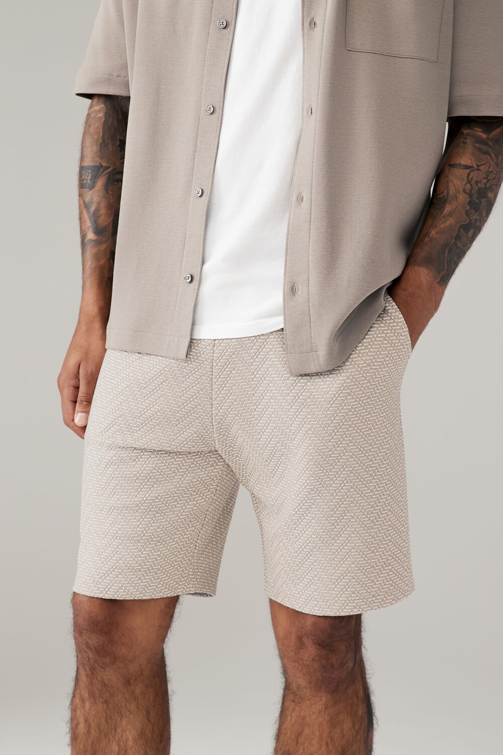 Текстурированные шорты из джерси с узором «зигзаг» Next, нейтральный
Текстурированные шорты из джерси с узором «зигзаг» Next, нейтральный