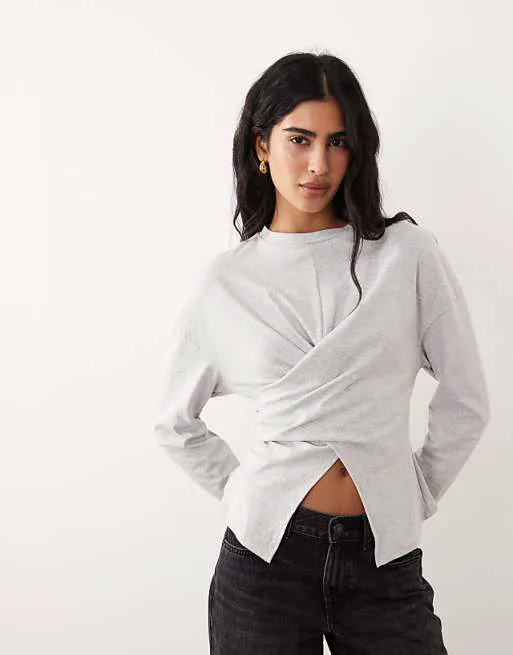 Серая меланжевая футболка с длинными рукавами и запахом ASOS DESIGN
Серая меланжевая футболка с длинными рукавами и запахом ASOS DESIGN
