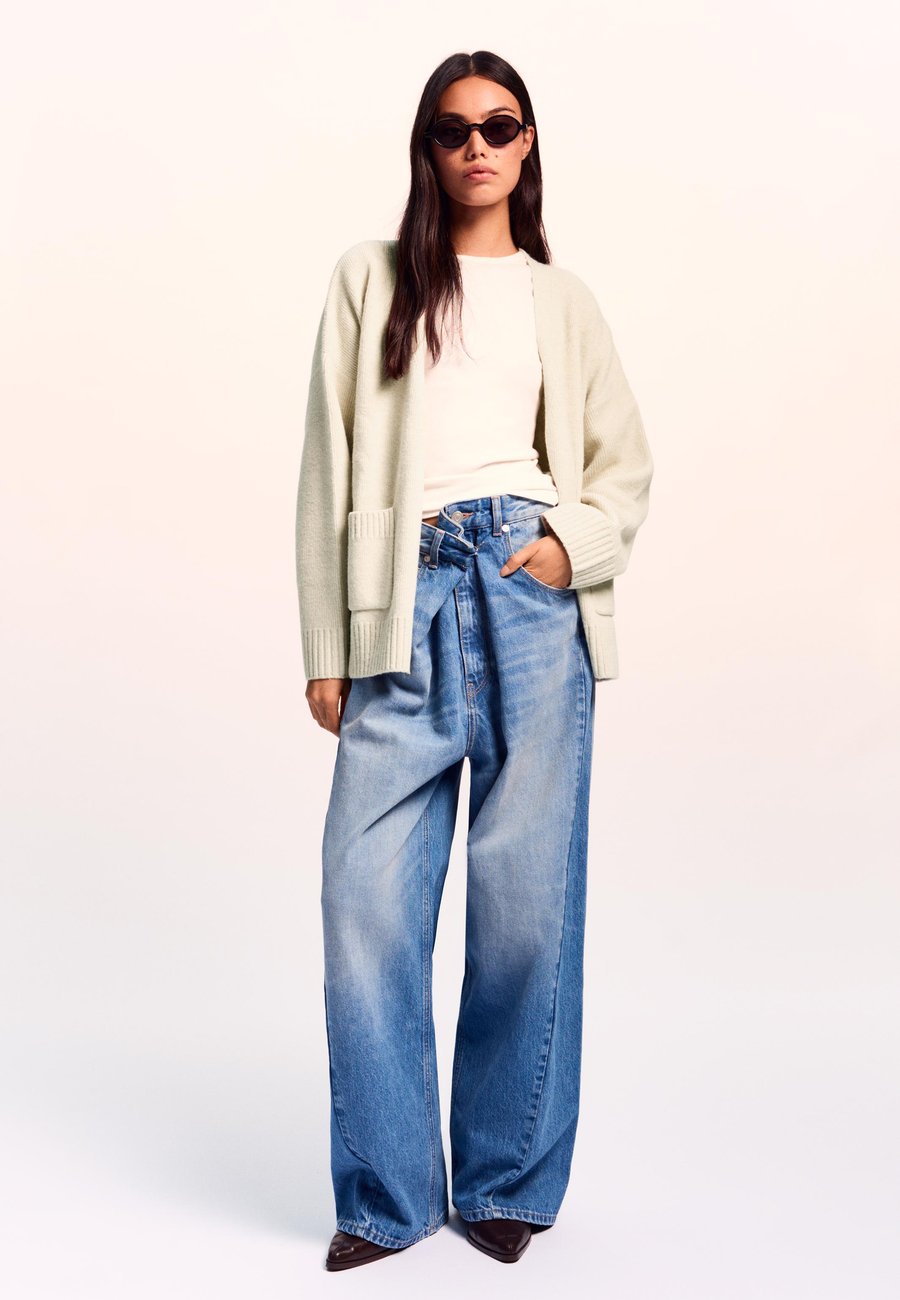 Кардиган Bershka Cardigan, Sand
Кардиган Bershka Cardigan, Sand