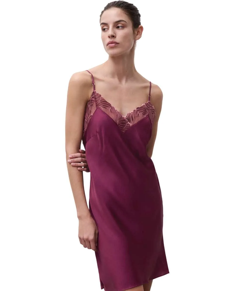 Сатиновая ночная рубашка с кружевом и прозрачными вставками линии Legend Chantelle, бордовый
Сатиновая ночная рубашка с кружевом и прозрачными вставками линии Legend Chantelle, бордовый