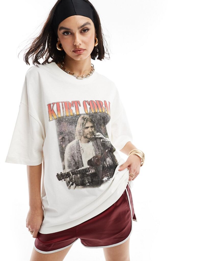 Массивная кремовая футболка оверсайз ASOS DESIGN с лицензионным изображением Курта Кобейна
Массивная кремовая футболка оверсайз ASOS DESIGN с лицензионным изображением Курта Кобейна