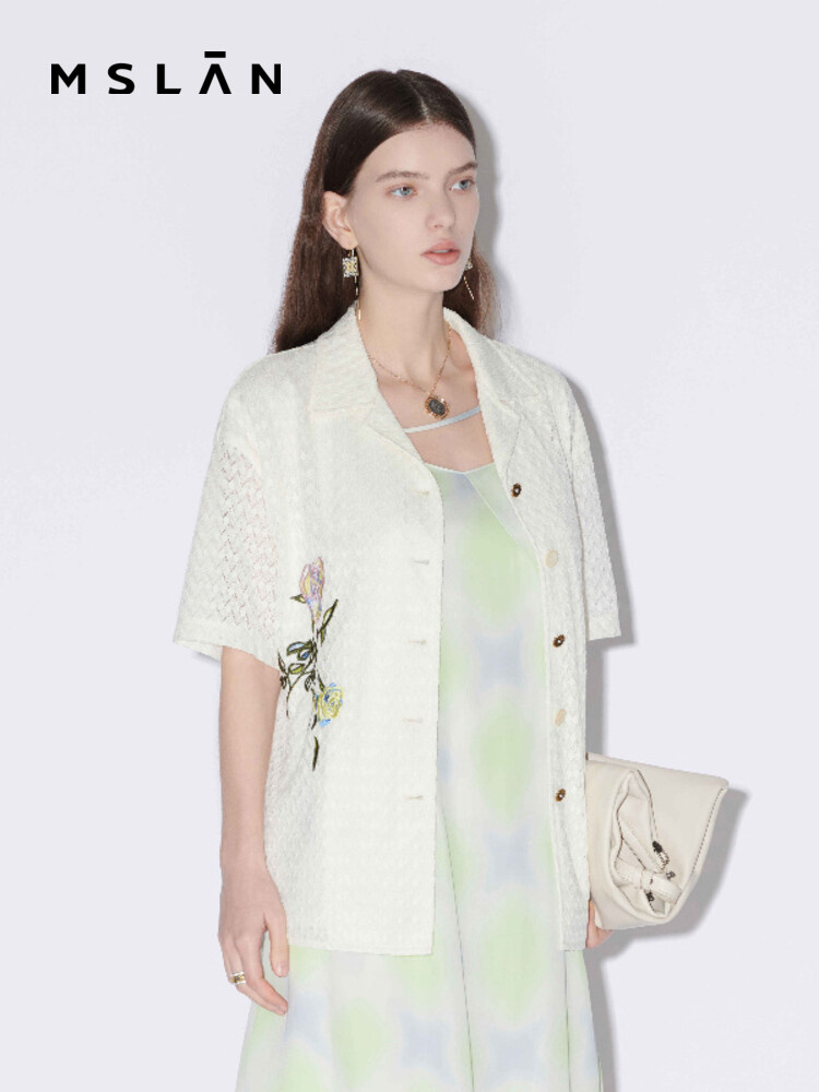 Рубашка Mslan с вышивкой по бокам, миндальный
Рубашка Mslan с вышивкой по бокам, миндальный