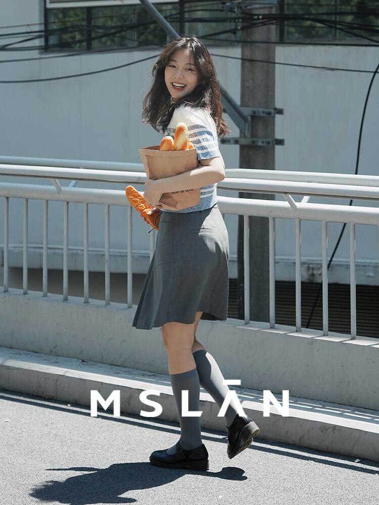 Юбка короткая Mslan со складками и высокой талией, темно-синий
Юбка короткая Mslan со складками и высокой талией, темно-синий